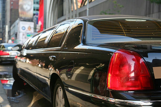 Luxury Innisfil airport limo by Airport Limo Service Toronto providing premium Toronto Pearson airport transfer service.